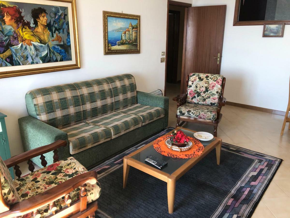 Locazione Turistica F.G. Rando Lägenhet Letojanni Exteriör bild